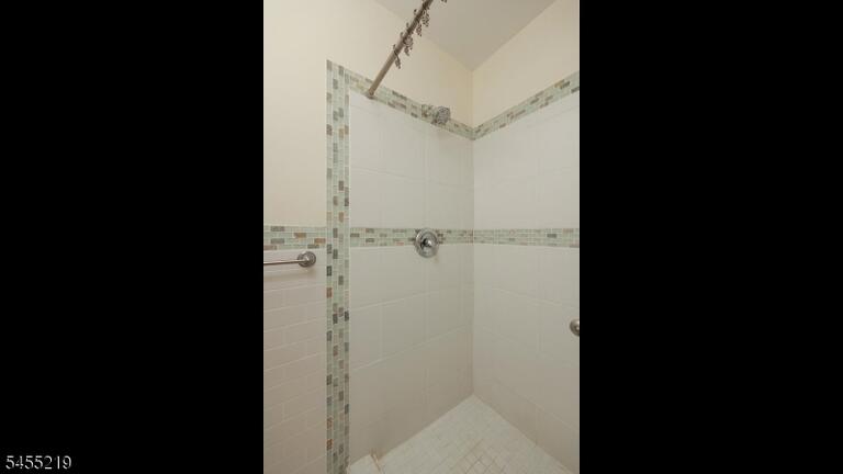 Property listing MLS 4048184 photo 16