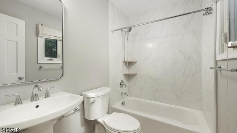 Property listing MLS 4048184 photo 19