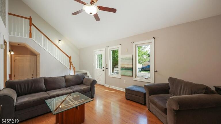 Property listing MLS 4048184 photo 4