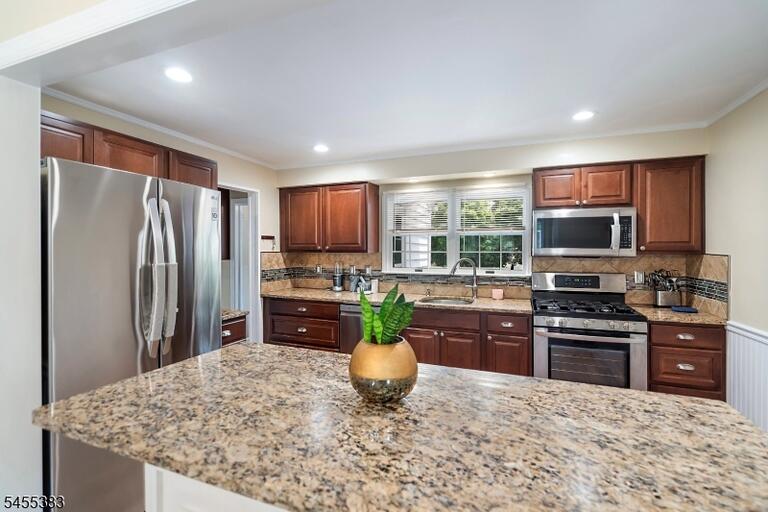 Property listing MLS 4048185 photo 4