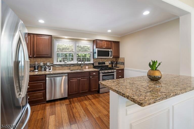 Property listing MLS 4048185 photo 5