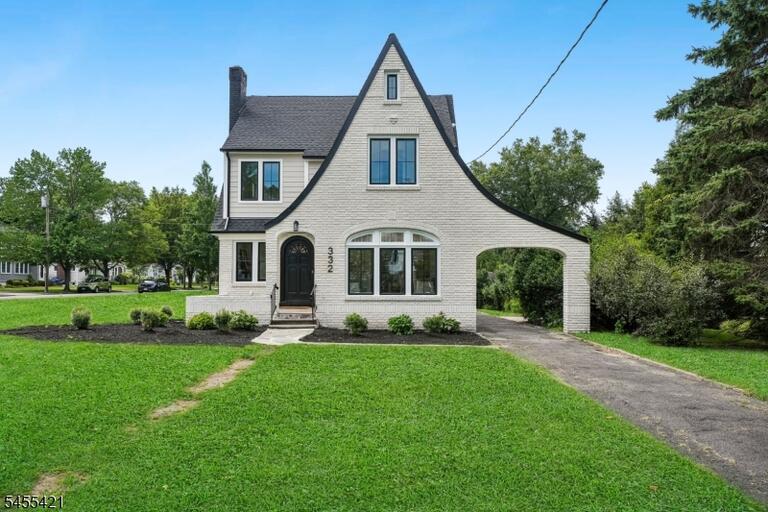 Property listing MLS 4048231 photo 1