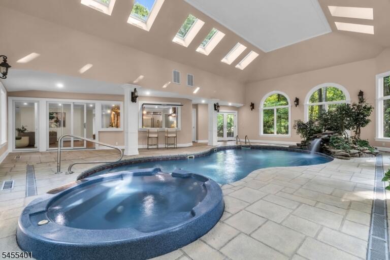 Property listing MLS 4048256 photo 23