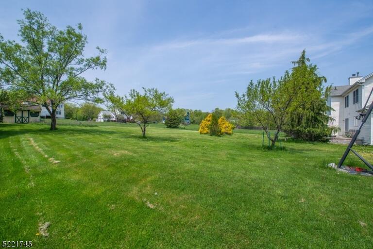 Property listing MLS 4048264 photo 2