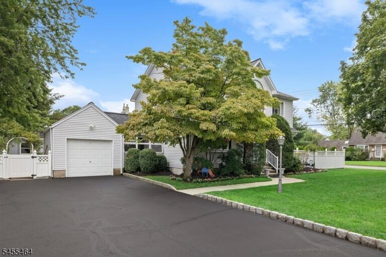 Property listing MLS 4048271 photo 4