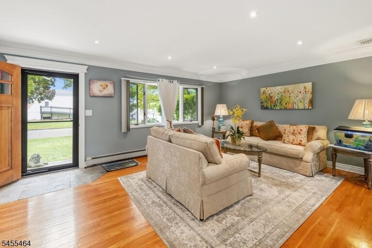 Property listing MLS 4048271 photo 5