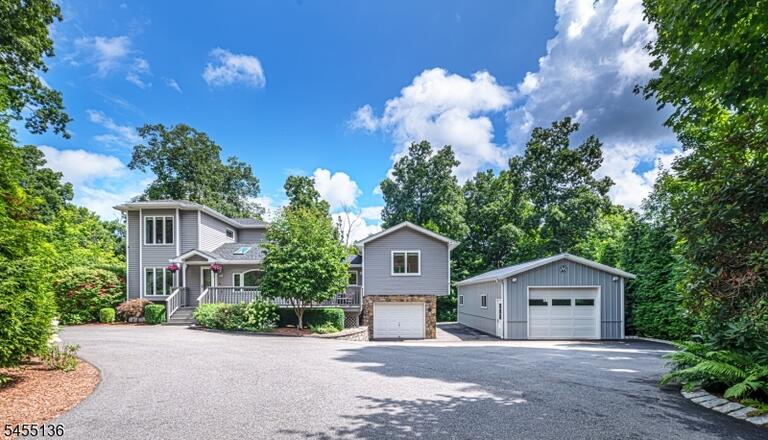 Property listing MLS 4048275 photo 1