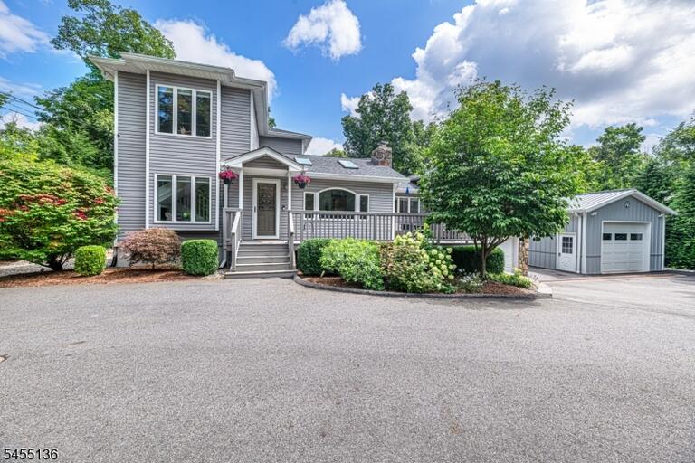 Property listing MLS 4048275 photo 3