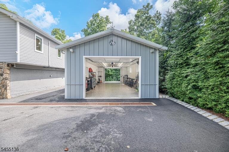 Property listing MLS 4048275 photo 4