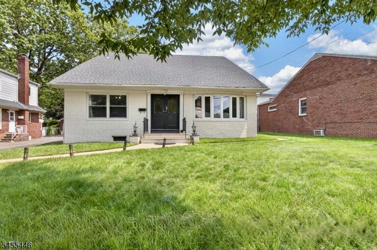 Property listing MLS 4048281 photo 1
