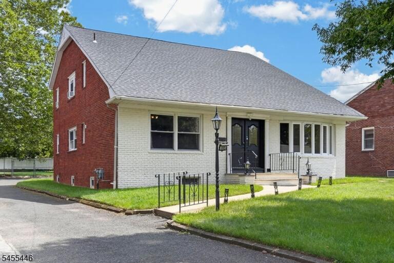 Property listing MLS 4048281 photo 2