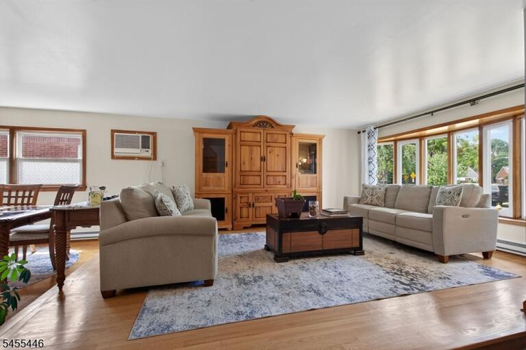 Property listing MLS 4048281 photo 8
