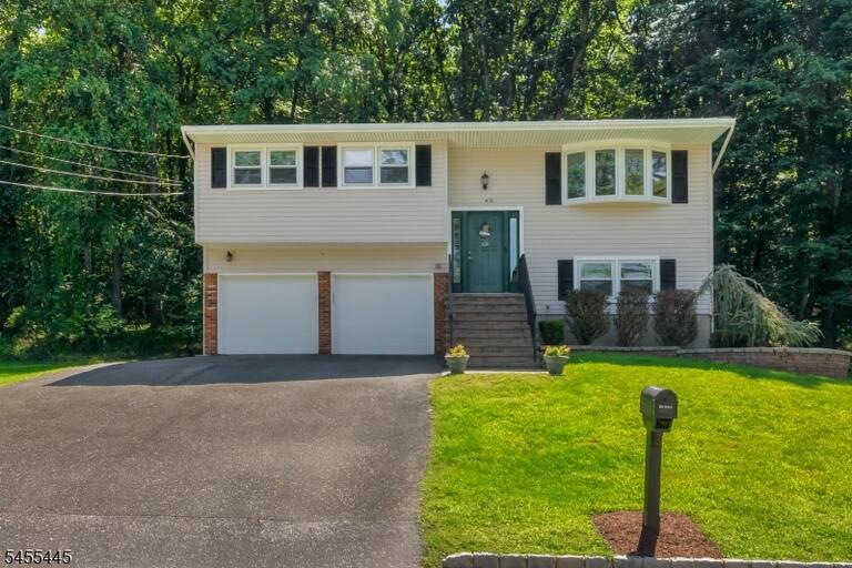 Property listing MLS 4048312 photo 3