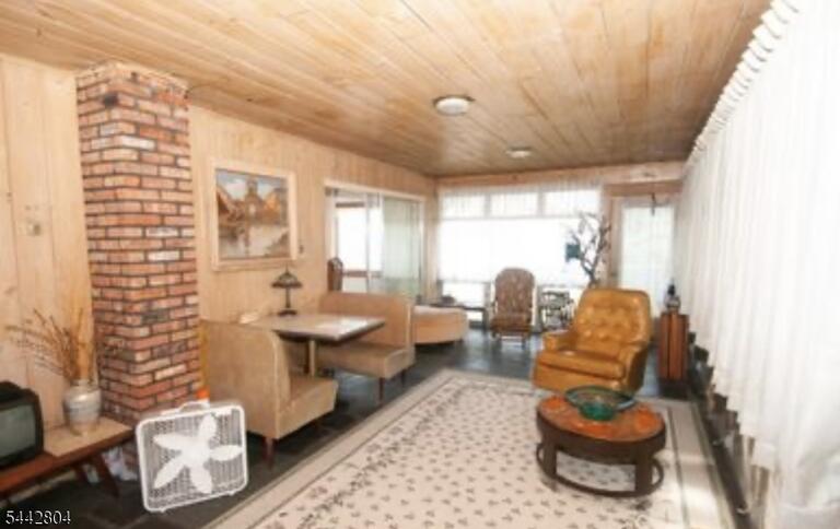 Property listing MLS 4048351 photo 18