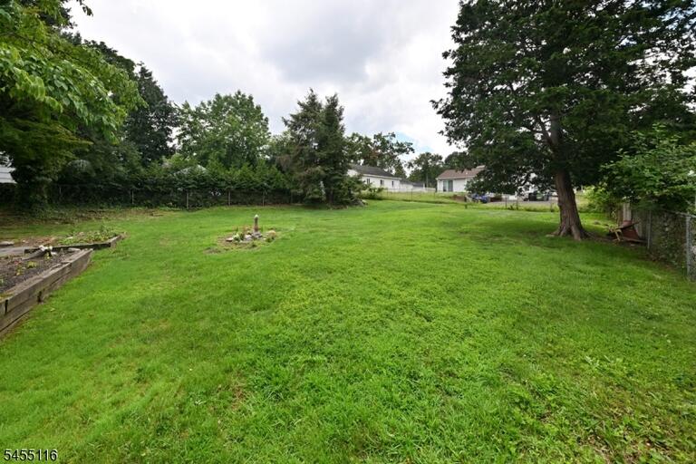 Property listing MLS 4048375 photo 2