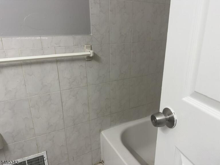Property listing MLS 4048376 photo 4