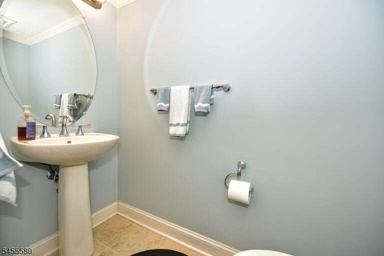 Property listing MLS 4048378 photo 9