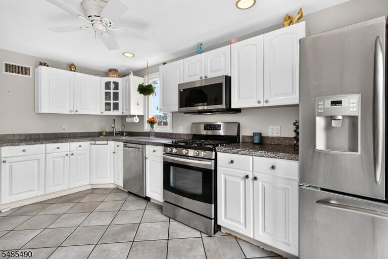 Property listing MLS 4048402 photo 9