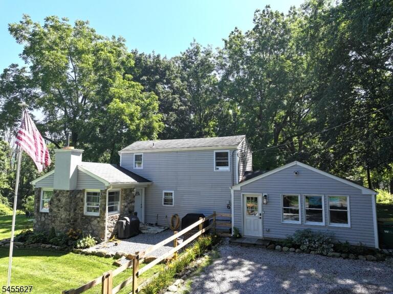 Property listing MLS 4048420 photo 1