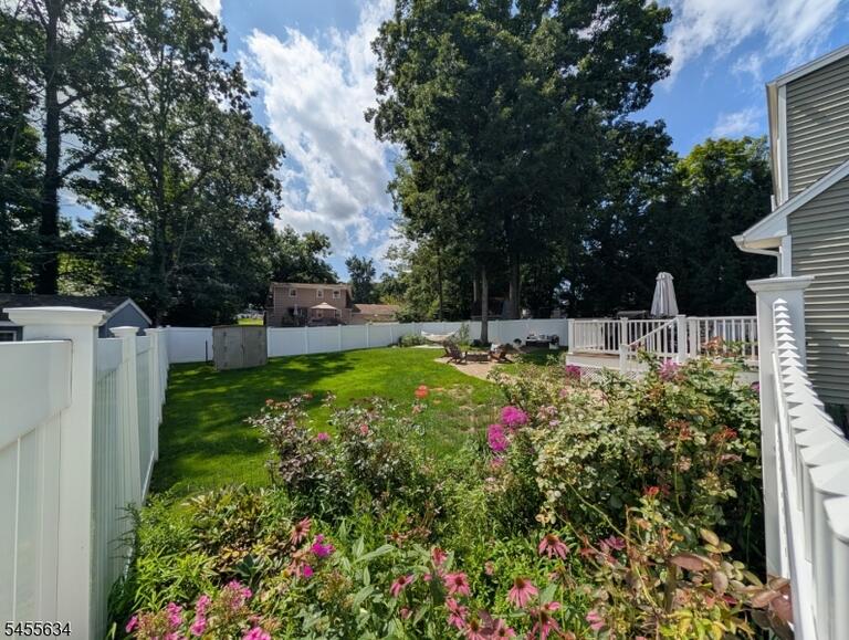 Property listing MLS 4048424 photo 2