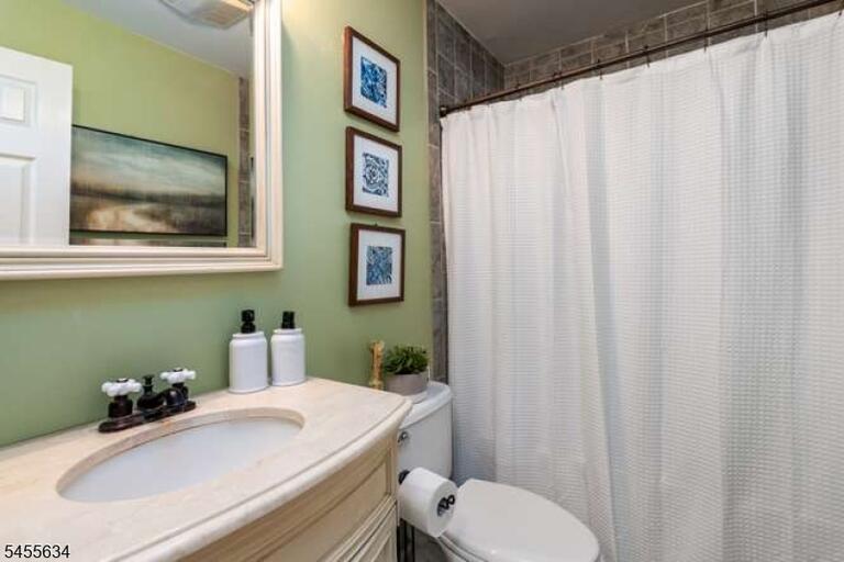 Property listing MLS 4048424 photo 24