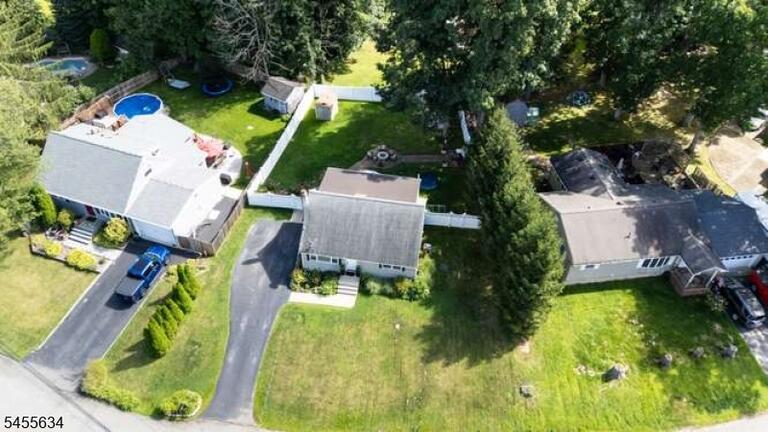 Property listing MLS 4048424 photo 3