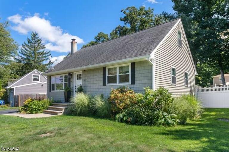 Property listing MLS 4048424 photo 4
