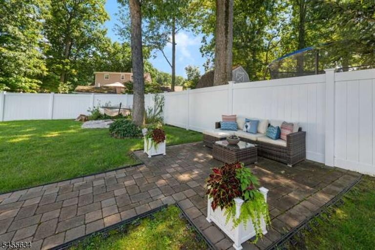 Property listing MLS 4048424 photo 5