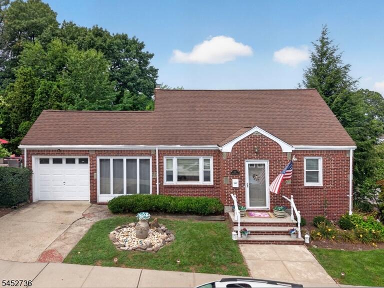 Property listing MLS 4048426 photo 1
