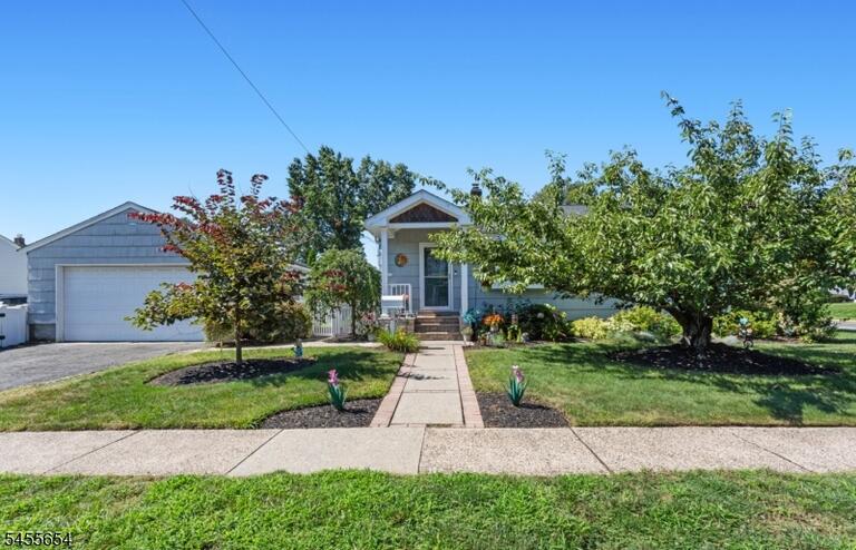 Property listing MLS 4048428 photo 1