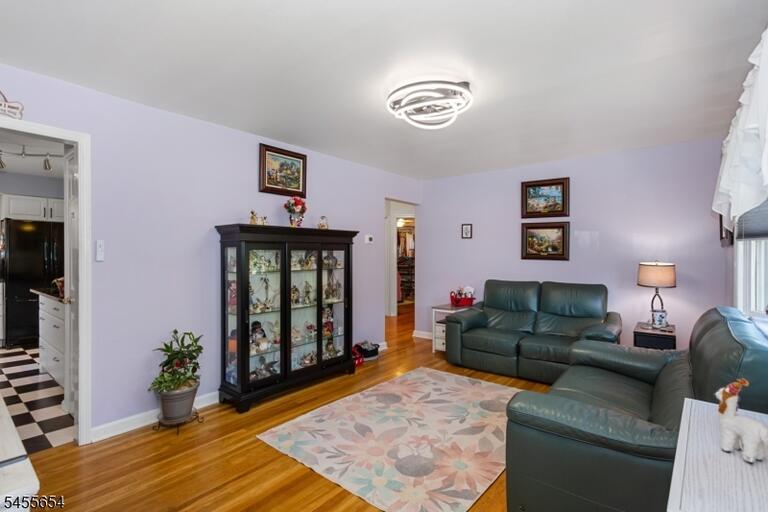 Property listing MLS 4048428 photo 3