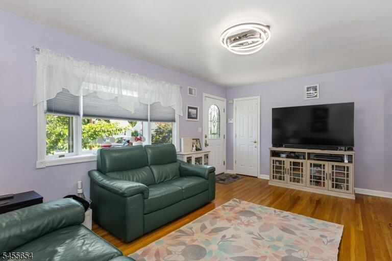 Property listing MLS 4048428 photo 4