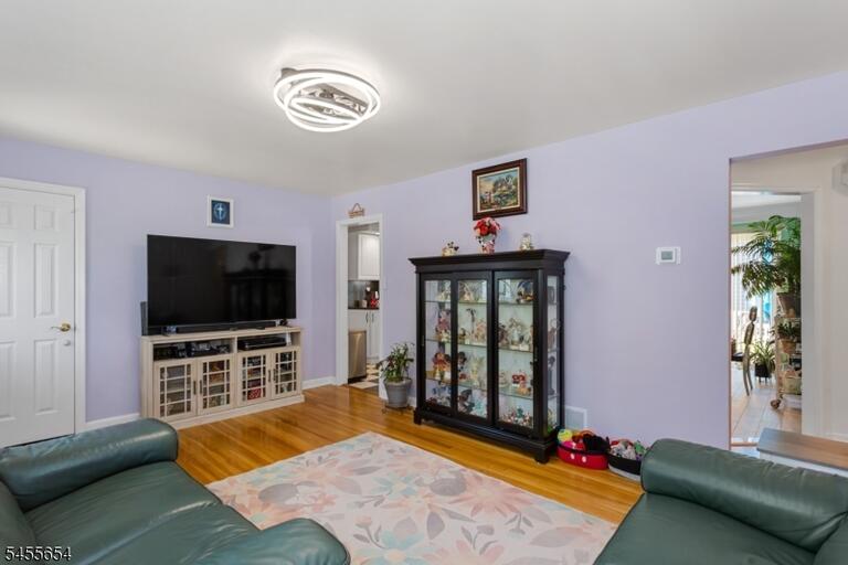 Property listing MLS 4048428 photo 5