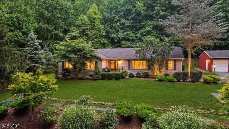 Property listing MLS 4048450 photo 1