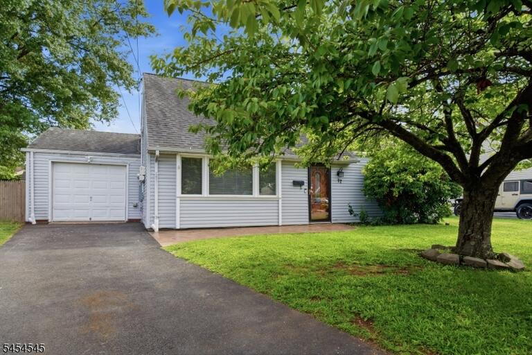Property listing MLS 4048463 photo 1