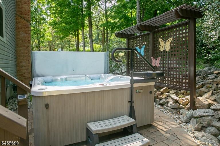 Property listing MLS 4048484 photo 42