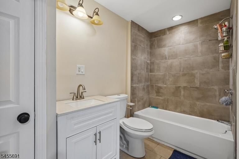 Property listing MLS 4048487 photo 18