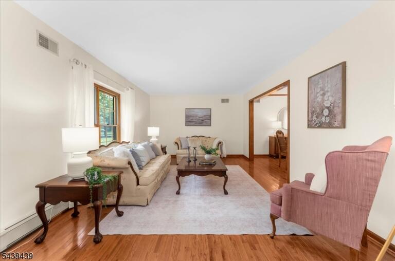 Property listing MLS 4048491 photo 4