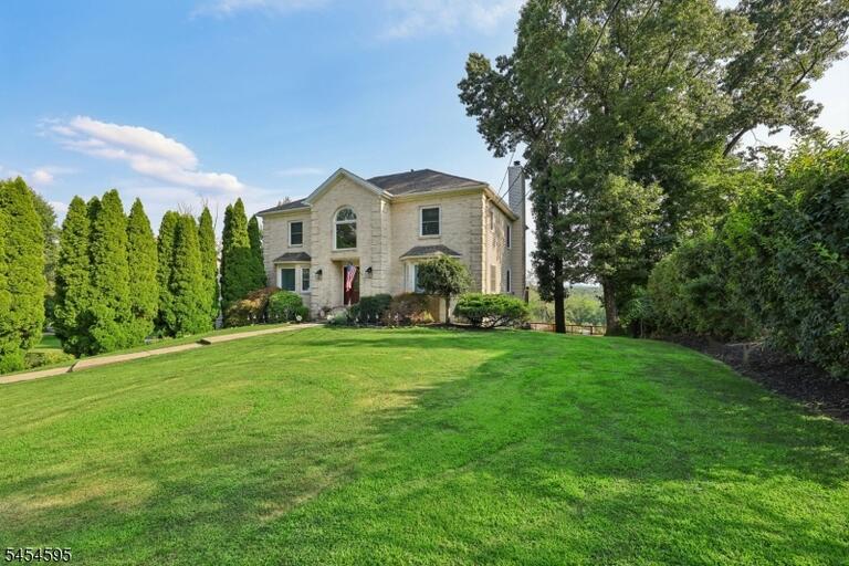 Property listing MLS 4048509 photo 2