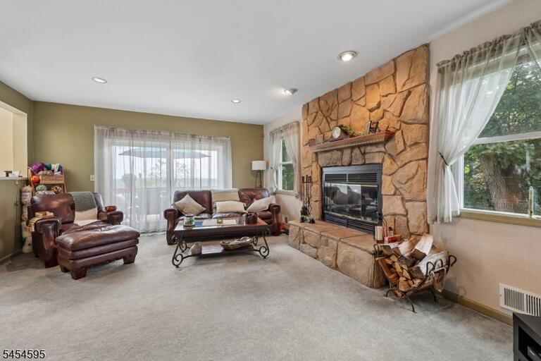 Property listing MLS 4048509 photo 8