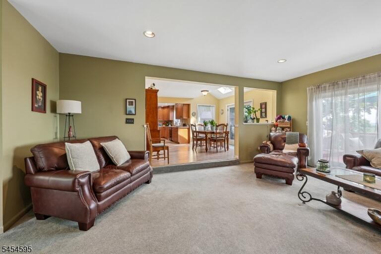 Property listing MLS 4048509 photo 9