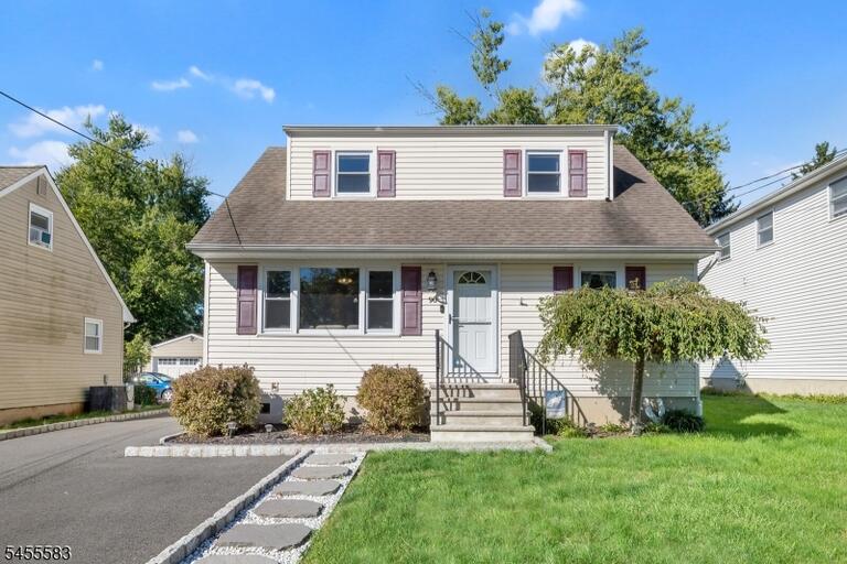 Property listing MLS 4048512 photo 1