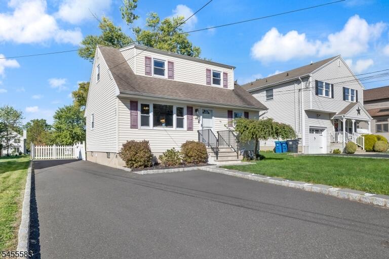 Property listing MLS 4048512 photo 3