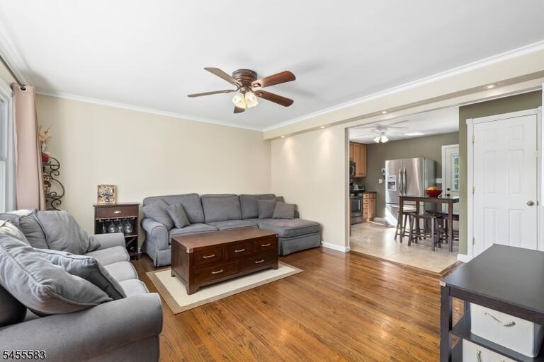 Property listing MLS 4048512 photo 4