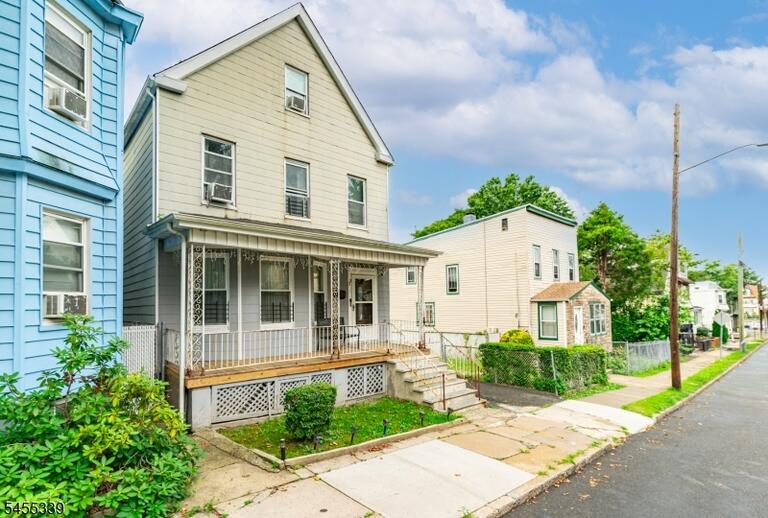 Property listing MLS 4048517 photo 3