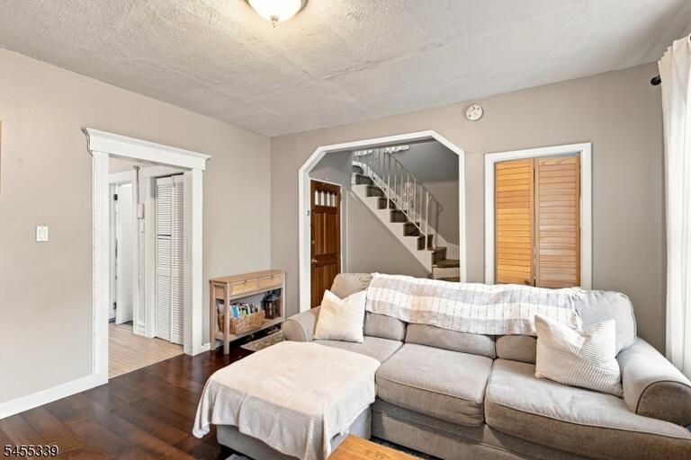 Property listing MLS 4048517 photo 6
