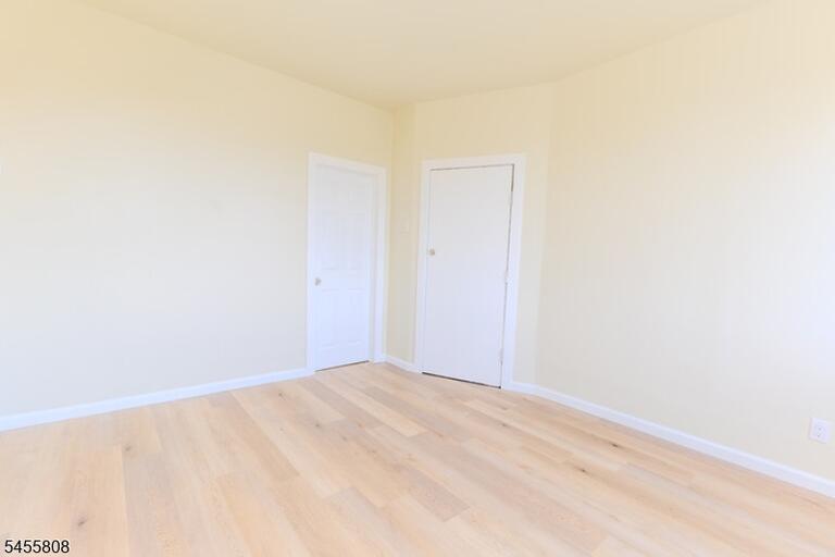 Property listing MLS 4048546 photo 2