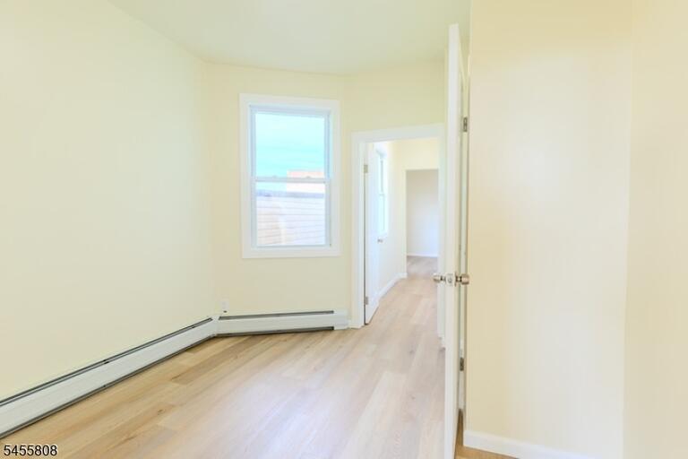 Property listing MLS 4048546 photo 4
