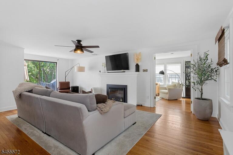 Property listing MLS 4048550 photo 3