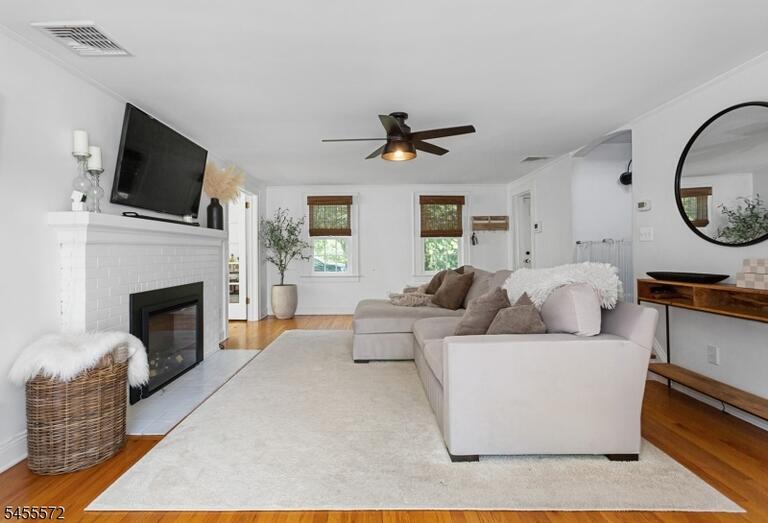 Property listing MLS 4048550 photo 5